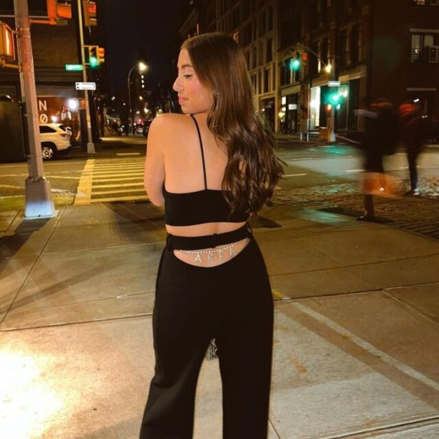 "A moment for the pants" - @margoshry. Couldn't have said it better myself! 🤩 Outfit altered by us

📸: @margoshry