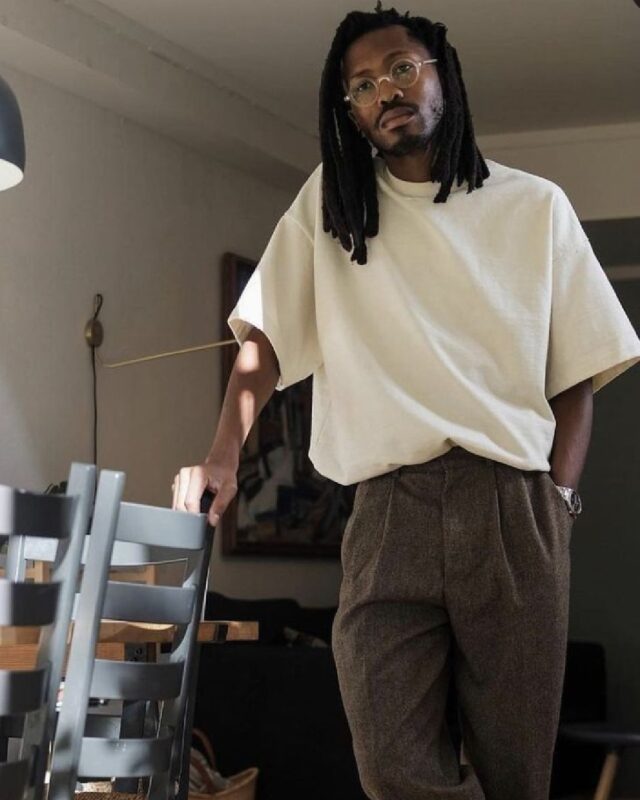 Tailored trousers are becoming a big trend in menswear. Dress them for the warmer weather by pairing them with an oversized tee or a fitted tank, or with a sweater for cooler days. 

Bring your trousers to Alts for the perfect fitted look! 🪡