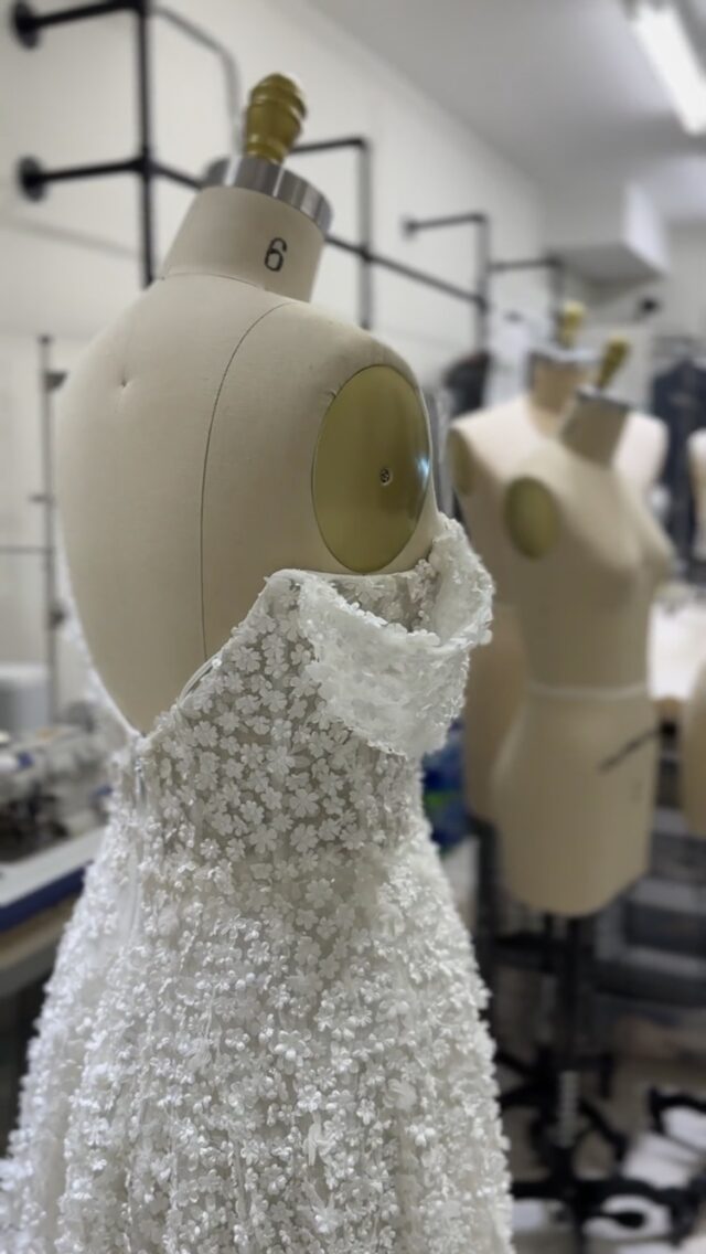 Beautiful floral detailing on this bridal gown. Bring your intricate garments into Alts! 👗