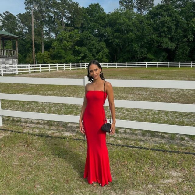 @Serena_pitt looking beautiful in her red Norma Kamali gown ❤️ Tailored by us 🪡