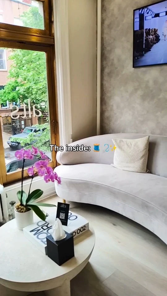 Step inside our gorgeous Brooklyn Heights location! Book your appointment today! 🗓️