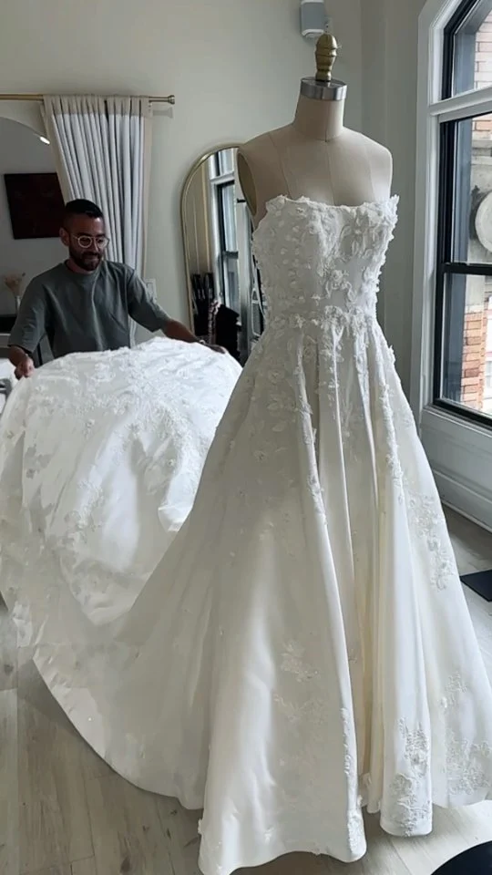 A little tailoring magic for one of our brides, courtesy of Bibi and the Soho team. Captured beautifully by Vincent and Alexandra!

#bridalalterations #nycbride #njbride
