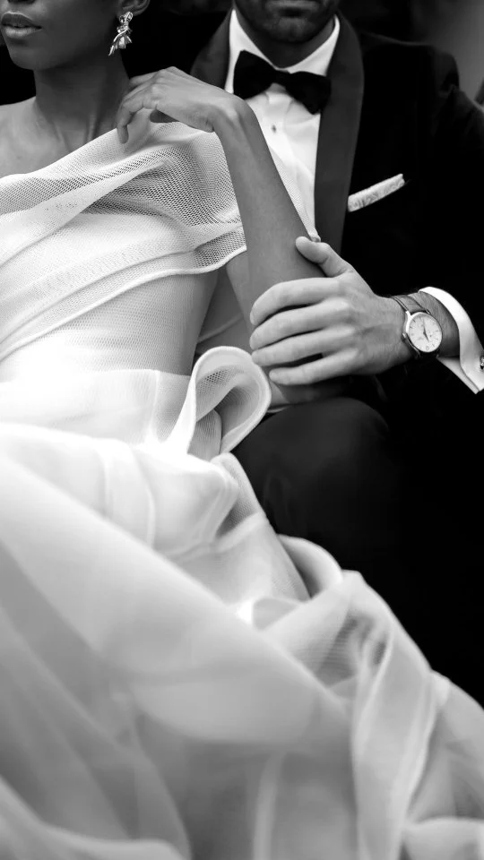 We’ve been there: it’s almost the big day, and something’s off. Too tight, too loose, zipper won’t budge. Deep breath - we’re good in a rush. 💍 Come in, and let’s get it right before “I do.”